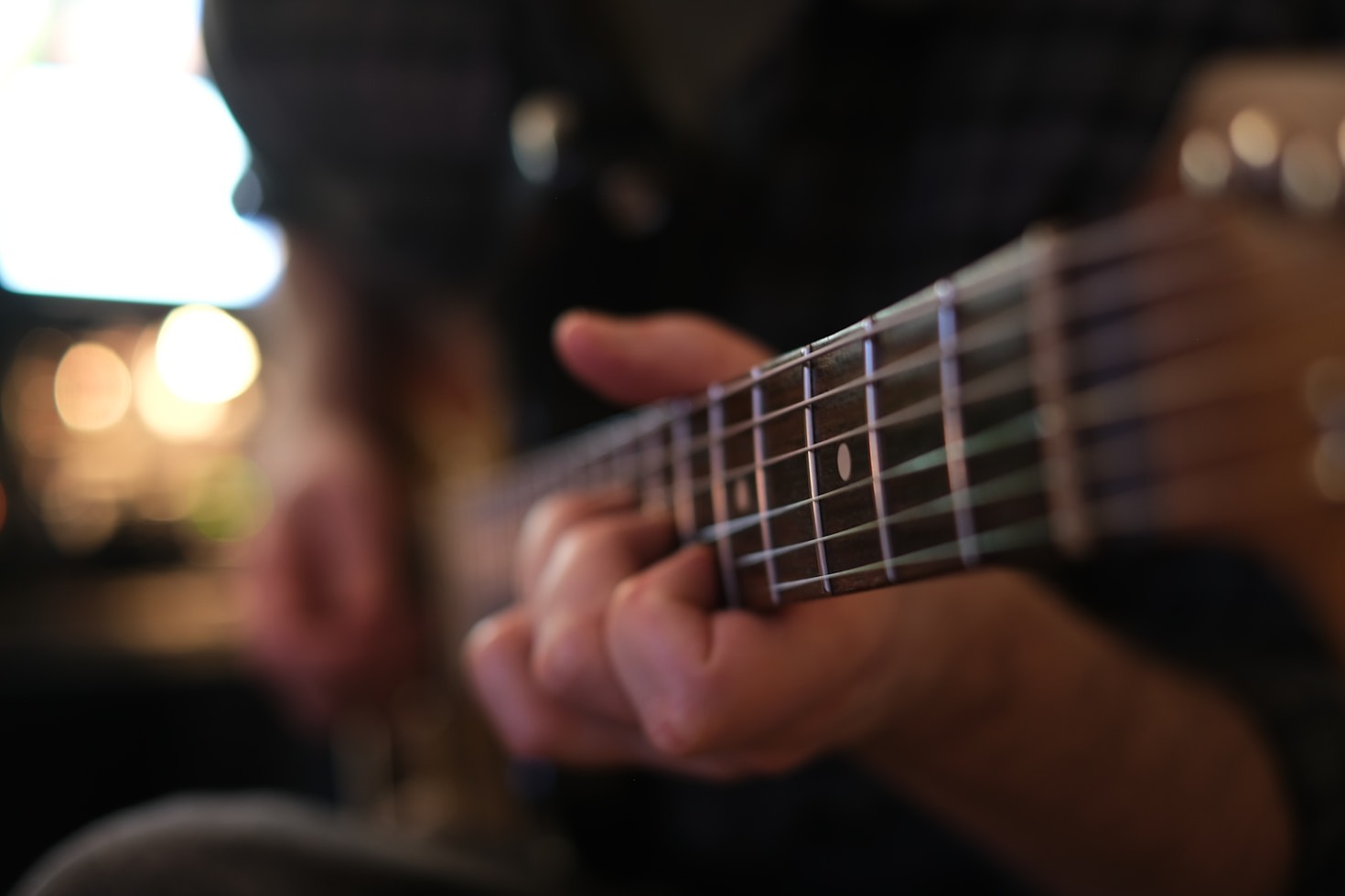 Chitarra  Fingerstyle.  La regola del Basso
