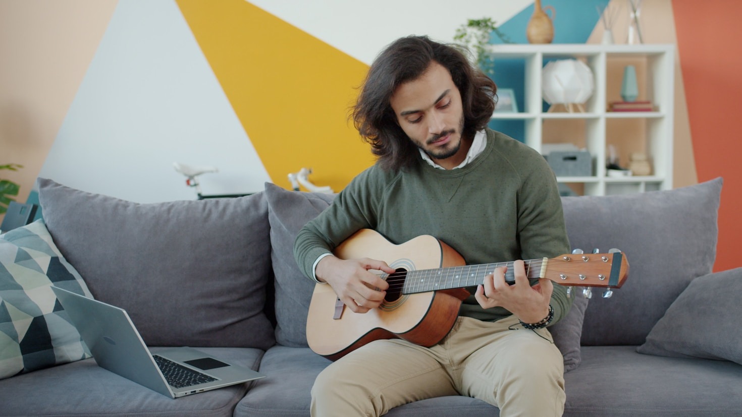 Come usare il capotasto mobile per chitarra